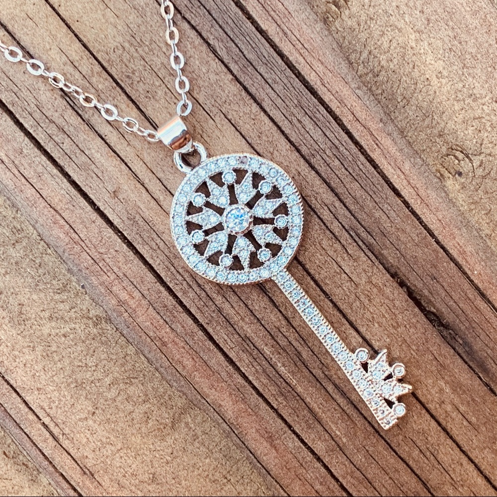 TREASURE ♡ Cubic Zirconia Key GIFT - Picture 10 of 16